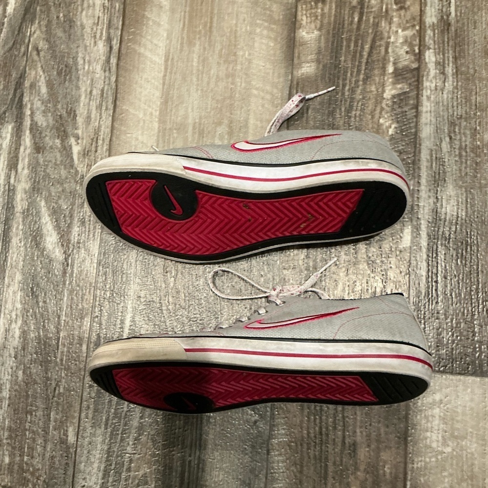 Retro 2009 Nike Women's Gray and Pink Sneakers Size 8.5 - Picture 10 of 12